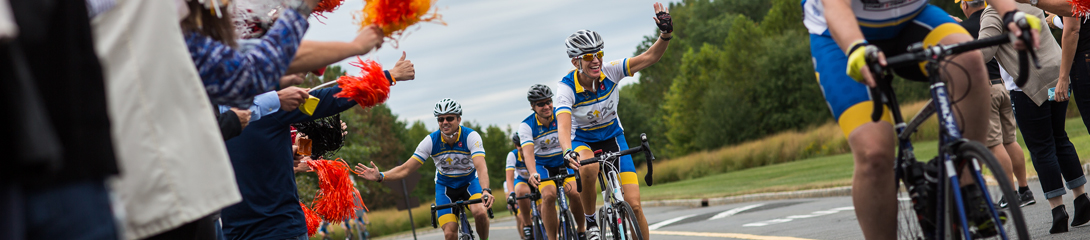 Bicylists in Coast-to-Coast event